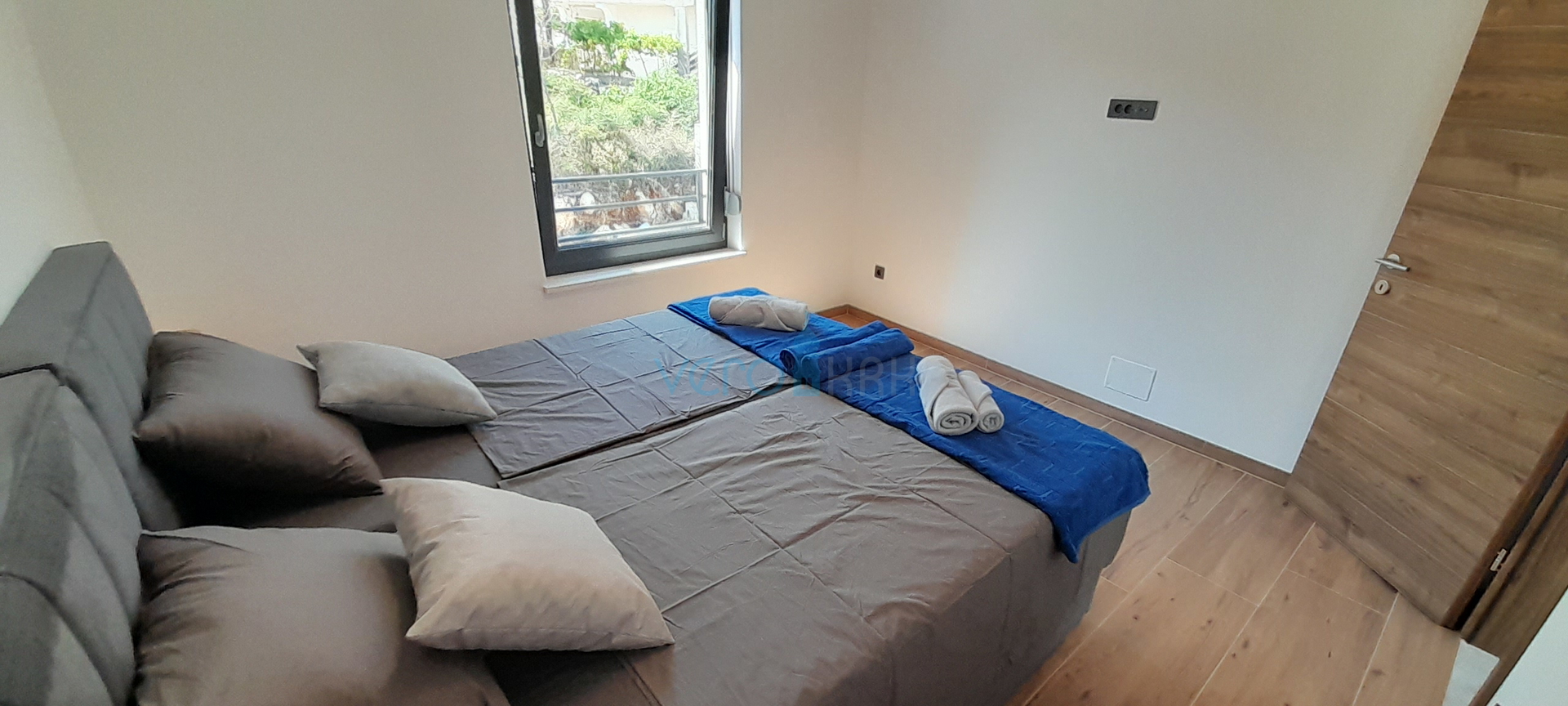 Vrbnik, okolica, dvojna kuća, novogradnja, pogled, bazen, prodaja