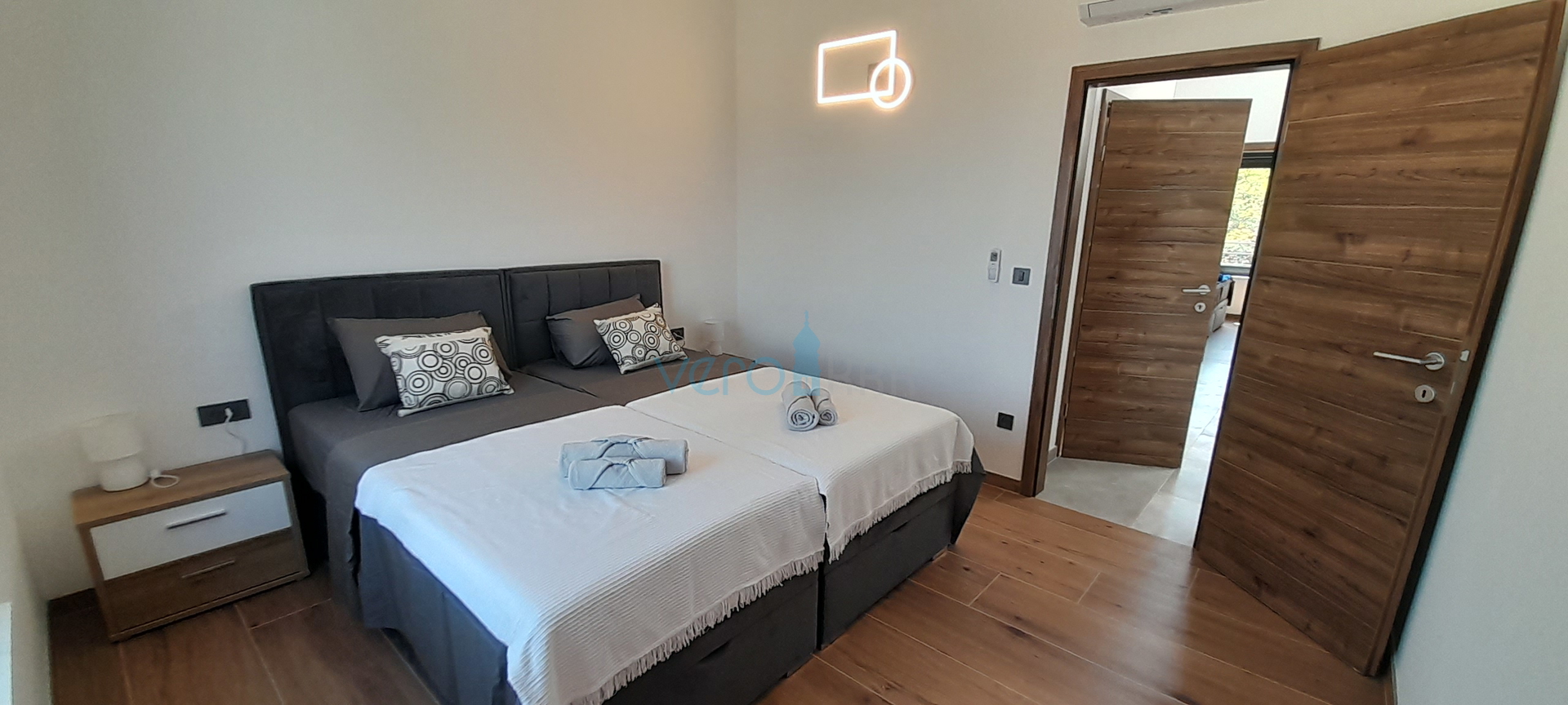 Vrbnik, okolica, dvojna kuća, novogradnja, pogled, bazen, prodaja