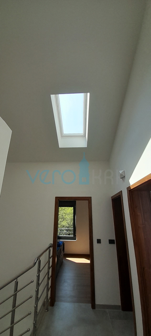 Vrbnik, okolica, dvojna kuća, novogradnja, pogled, bazen, prodaja