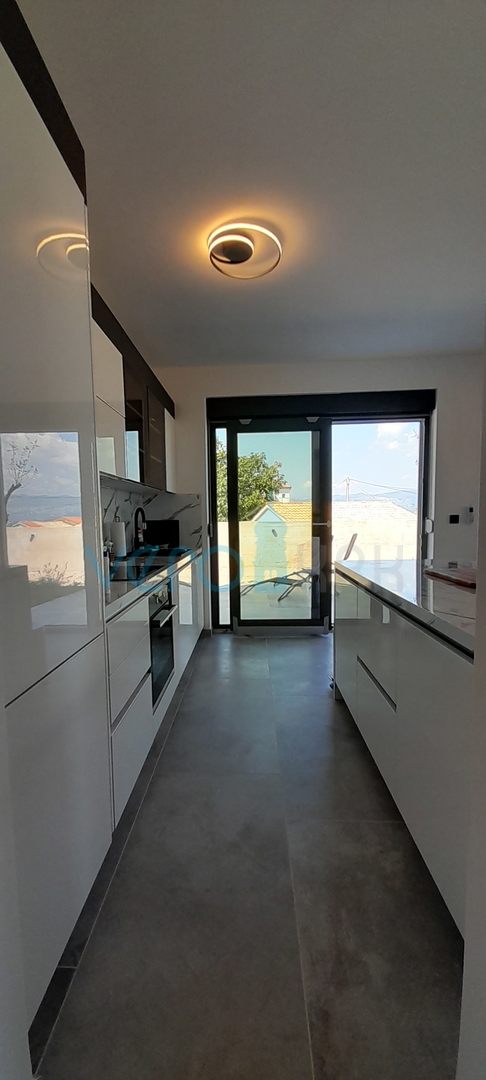 Vrbnik, okolica, dvojna kuća, novogradnja, pogled, bazen, prodaja