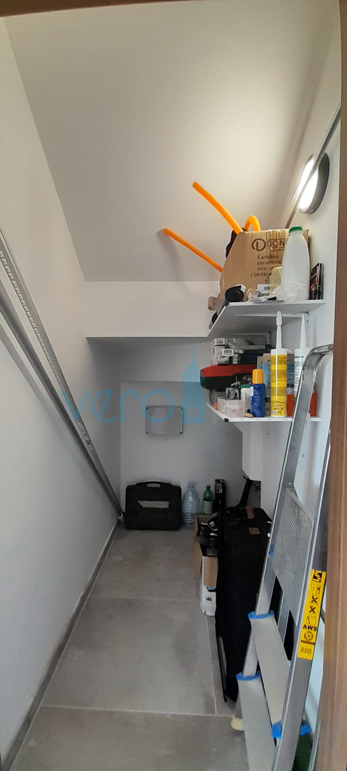 Vrbnik, okolica, dvojna kuća, novogradnja, pogled, bazen, prodaja