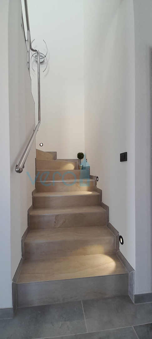 Vrbnik, okolica, dvojna kuća, novogradnja, pogled, bazen, prodaja