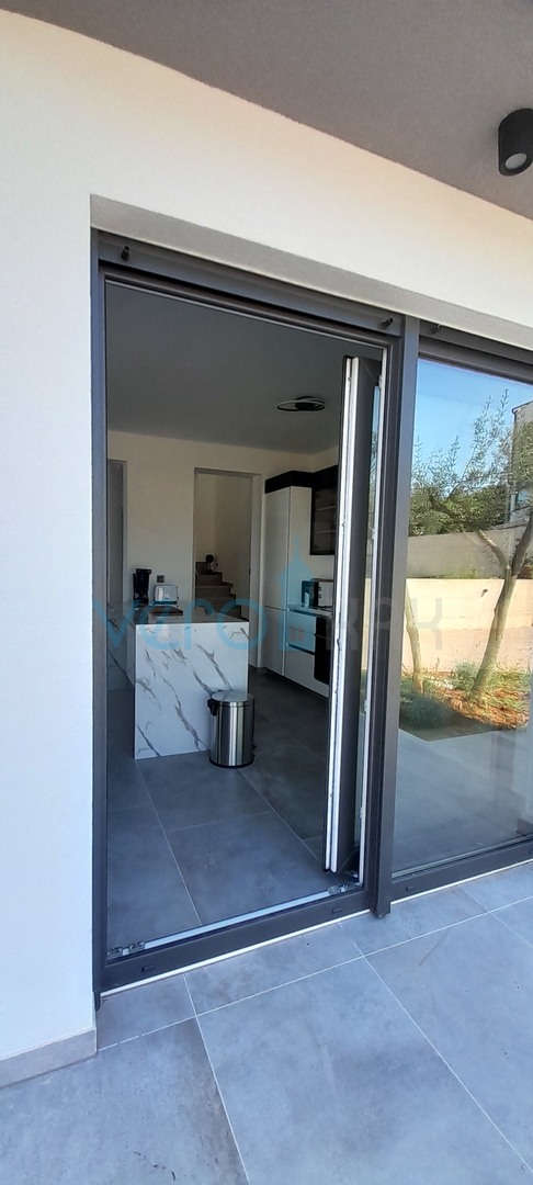 Vrbnik, okolica, dvojna kuća, novogradnja, pogled, bazen, prodaja