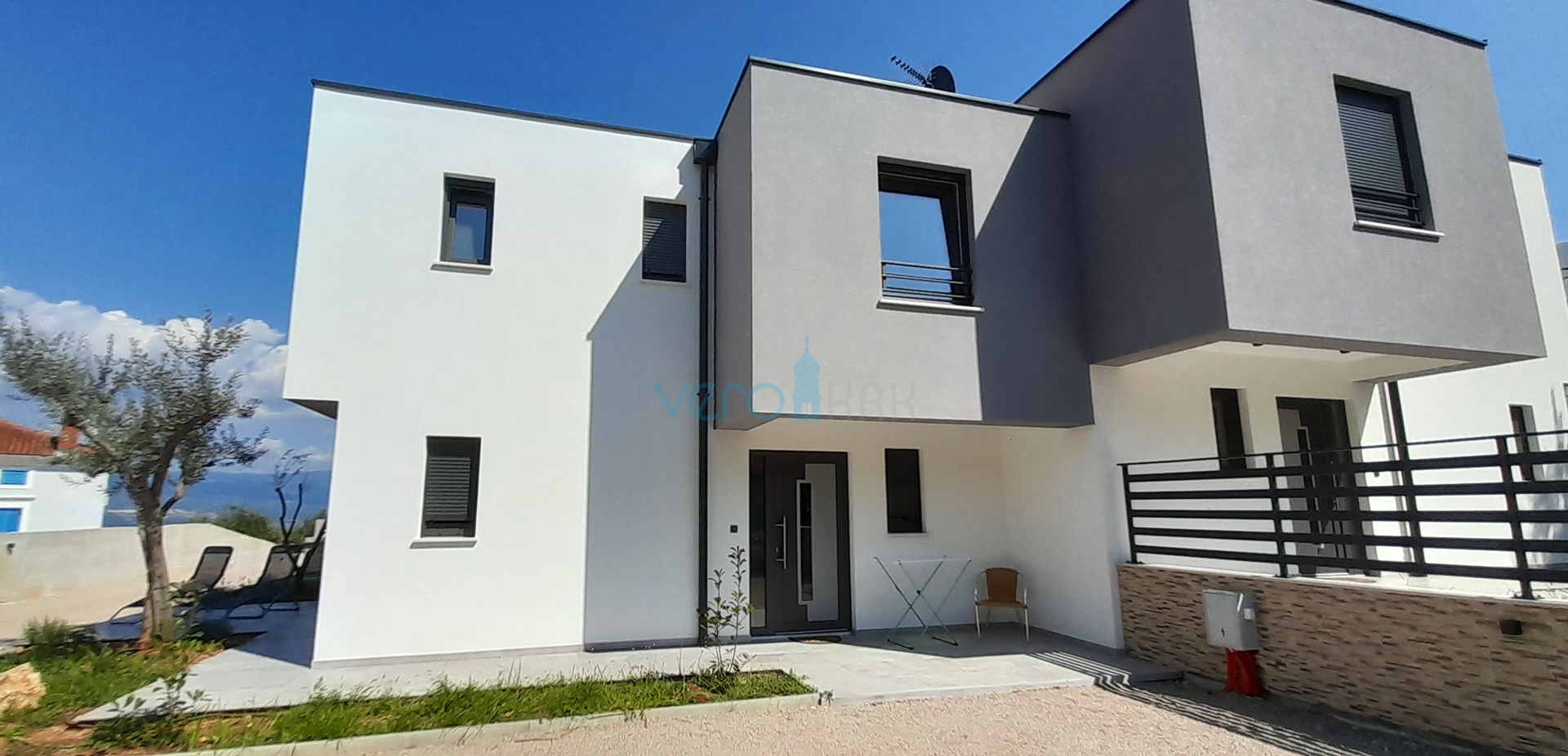 Vrbnik, okolica, dvojna kuća, novogradnja, pogled, bazen, prodaja