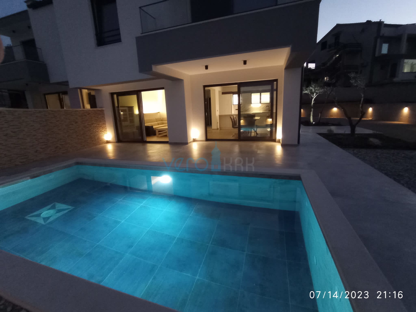 Vrbnik, okolica, dvojna kuća, novogradnja, pogled, bazen, prodaja