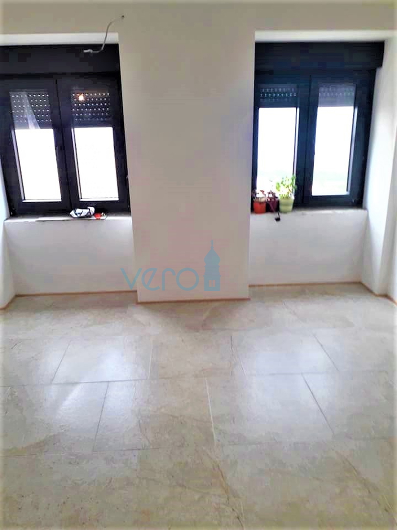 Kostrena - adaptirana starina, 5 stanova, pogled, prodaja