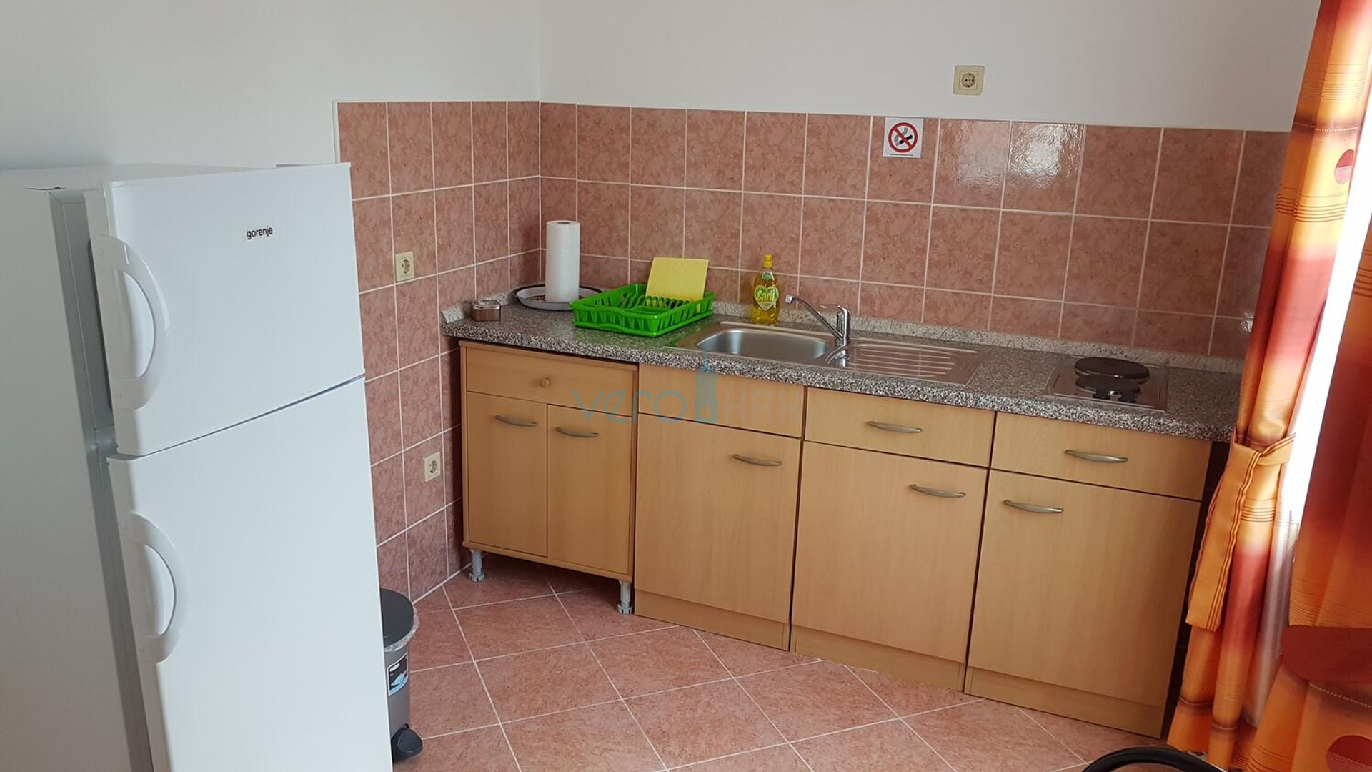 Otok Krk, Uvala Soline, samostojeća kuća sa 6 apartmana i pogledom na more, prodaja