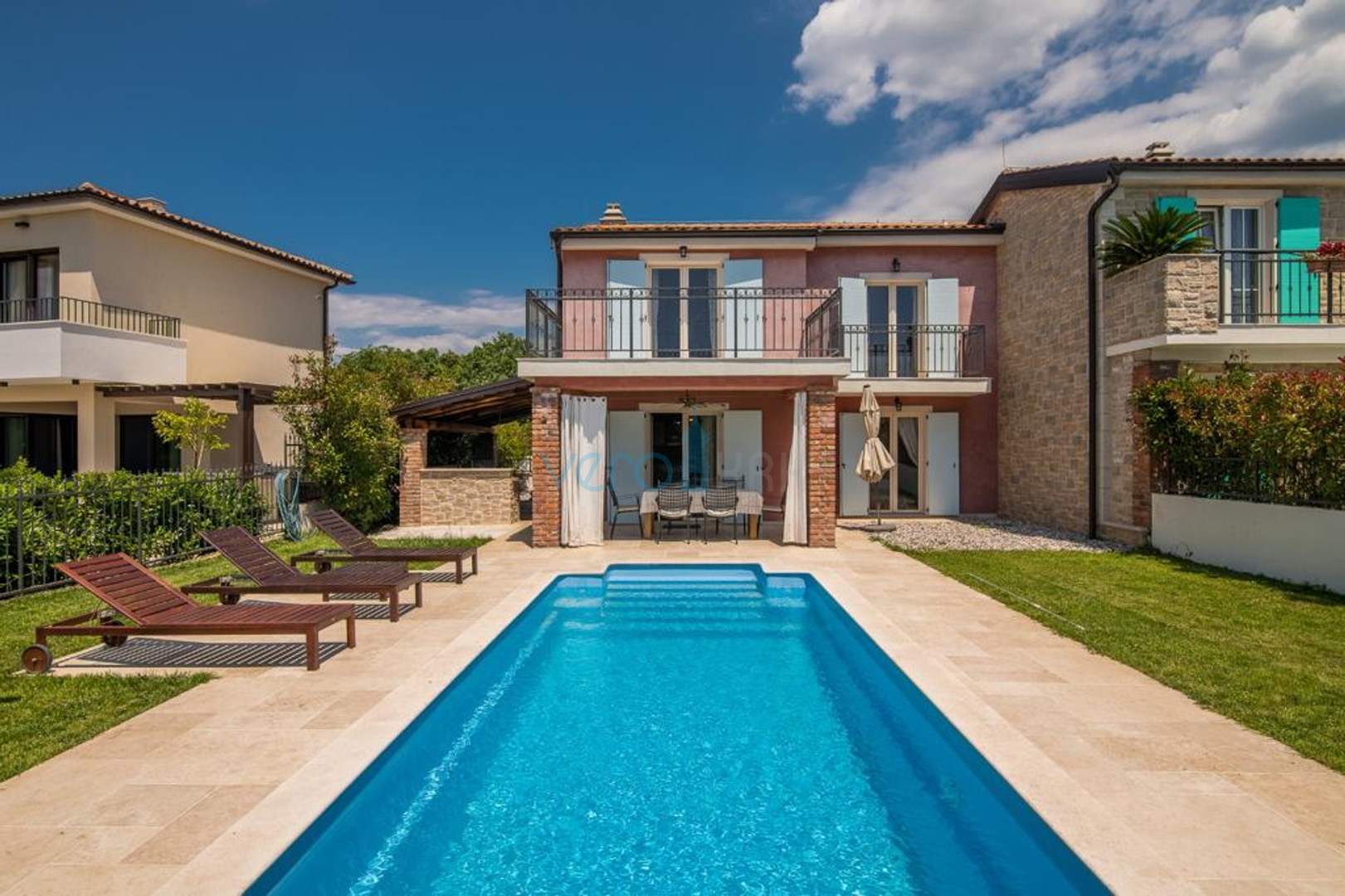 Krk, Umgebung, Doppelhaushälfte 135m2 mit Pool und Meerblick, zu verkaufen