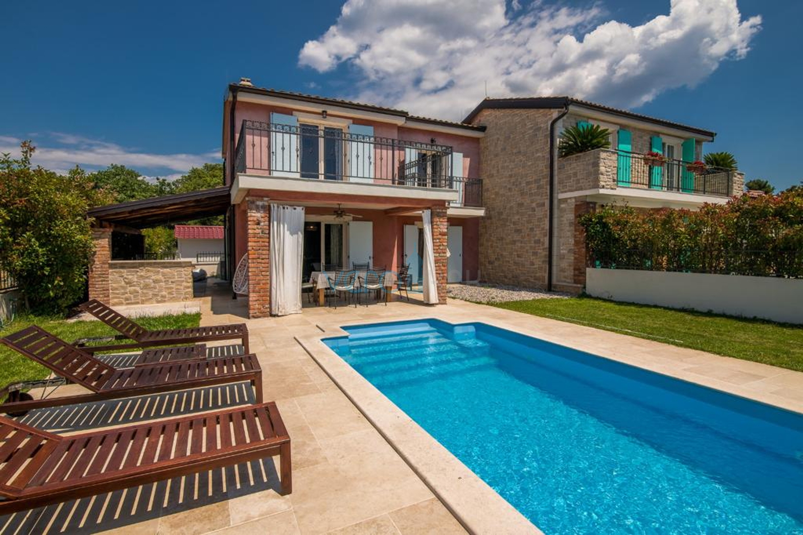 Krk, Umgebung, Doppelhaushälfte 135m2 mit Pool und Meerblick, zu verkaufen