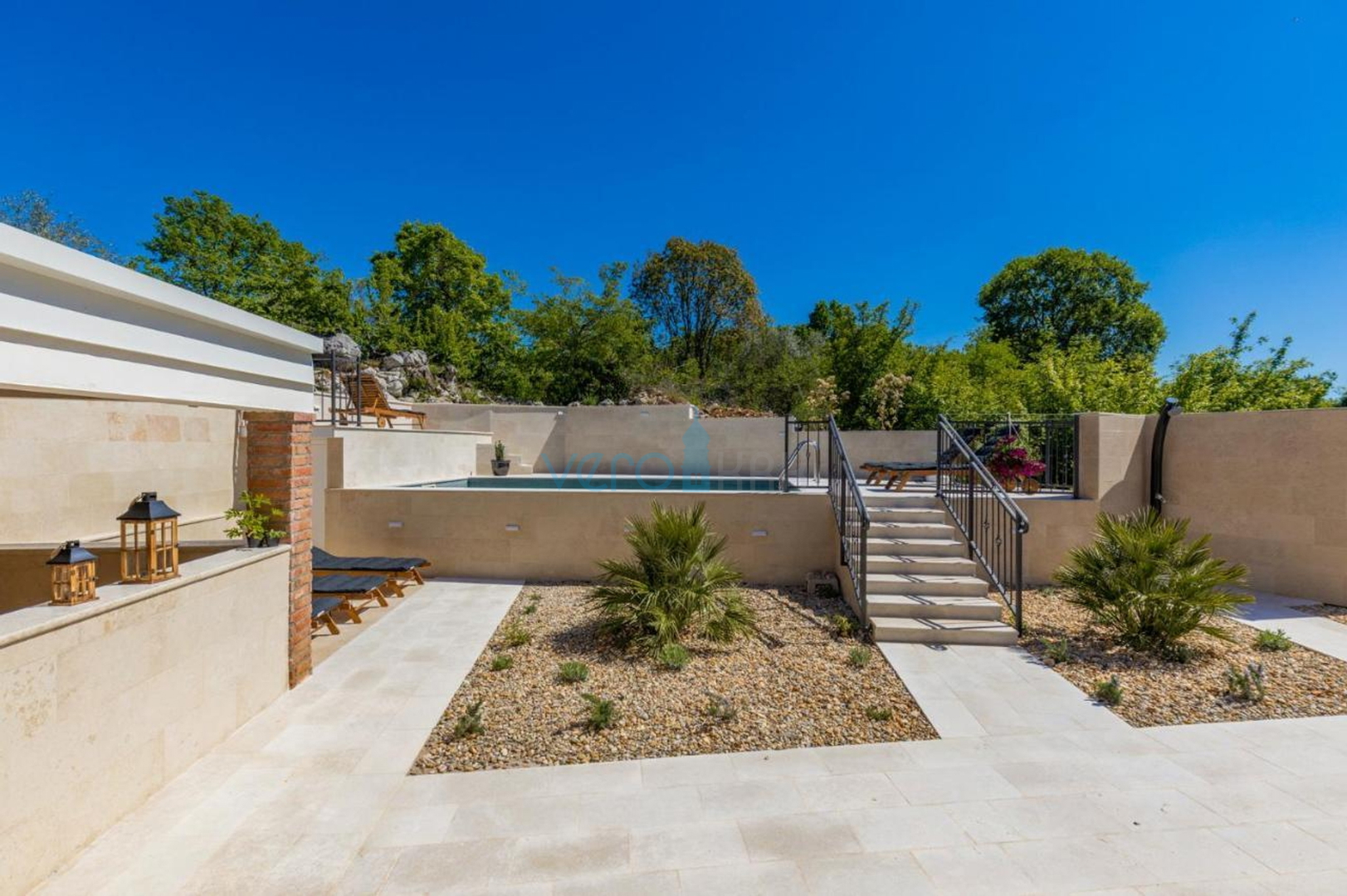 Malinska, okolica, Samostojeća kuća sa grijanim bazenom i pogledom, prodaja