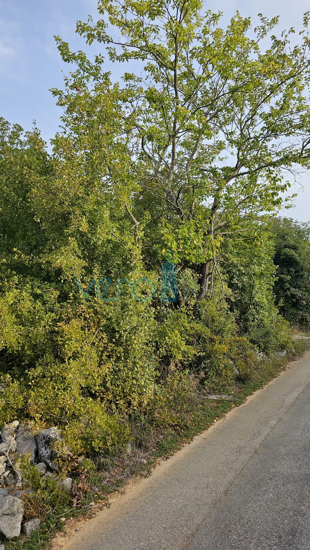 Otok Krk, Malinska, šira okolica, građevinsko zemljište 688 m2, prodaja