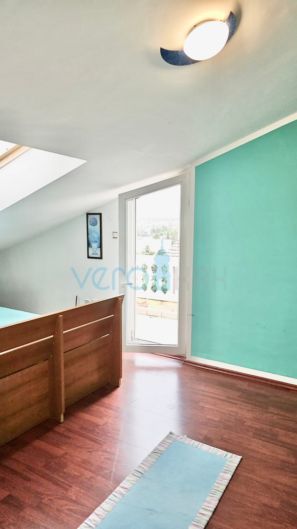 Insel Krk, Gebiet Malinska, Wohnung 108m2, Aussicht, 150m zum Meer, zu verkaufen