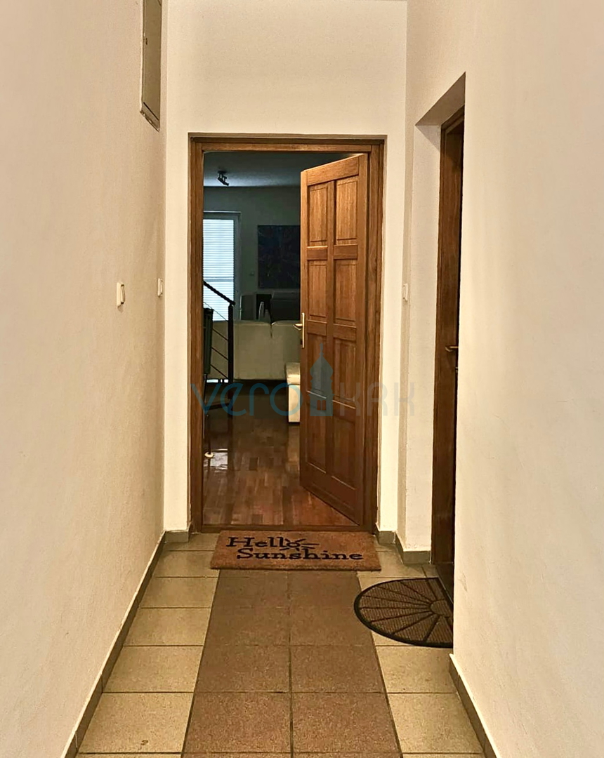 Insel Krk, Gebiet Malinska, Wohnung 108m2, Aussicht, 150m zum Meer, zu verkaufen