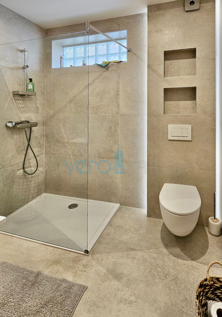 Insel Krk, Gebiet Malinska, Wohnung 108m2, Aussicht, 150m zum Meer, zu verkaufen