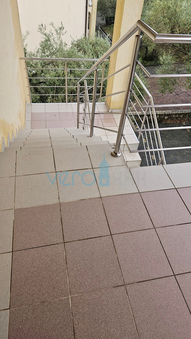 Insel Krk, Gebiet Malinska, Wohnung 108m2, Aussicht, 150m zum Meer, zu verkaufen