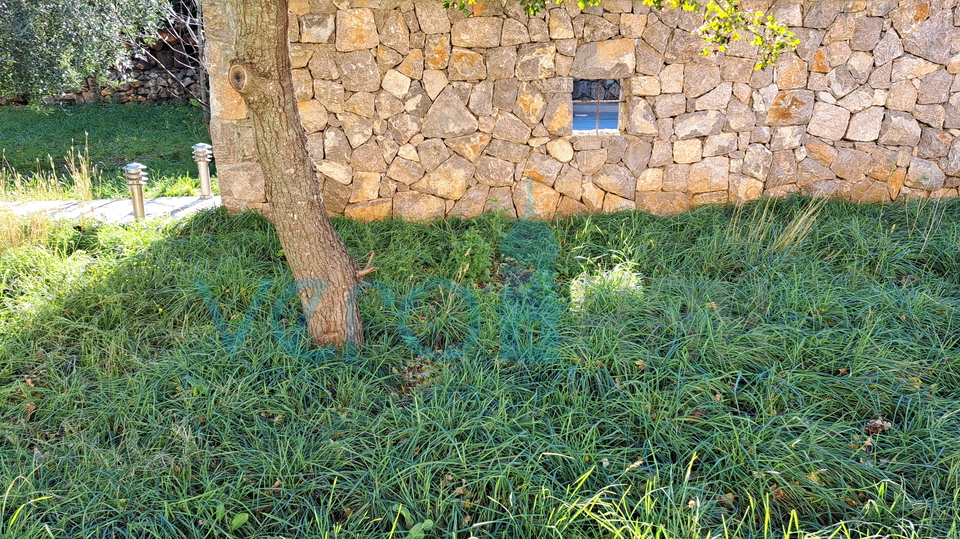 Insel Krk, Klimno, GELEGENHEIT! Haus in einer Reihe mit schönem Garten und Panoramablick auf das Meer