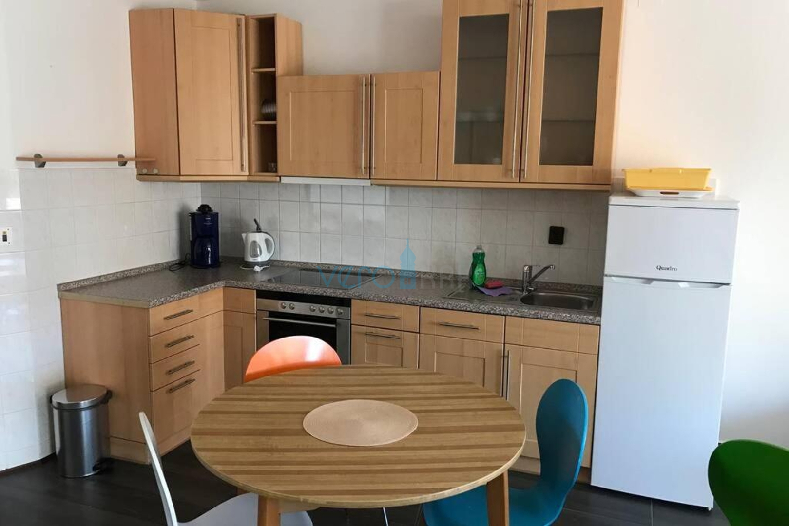 Grad Krk, Otok Krk, okolica, dva stana 71 m2 u prizemlju obiteljske kuće, prodaja