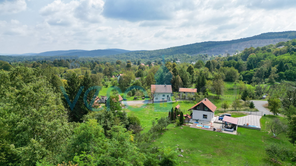 Karlovac, Tounj, neu renoviertes Haus mit einem Garten von 5900 m2 und einem Swimmingpool, zu verkaufen