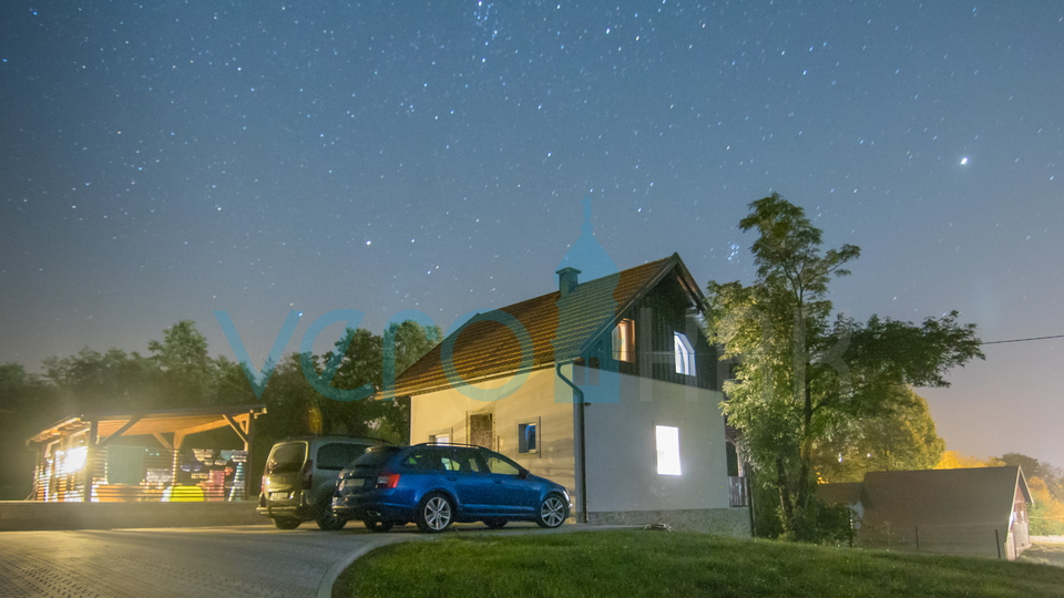 Karlovac, Tounj, neu renoviertes Haus mit einem Garten von 5900 m2 und einem Swimmingpool, zu verkaufen