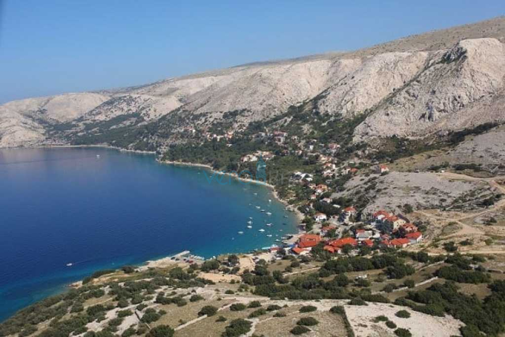 Otok Krk, Stara Baška, samostojeća kuća, 4 apartmana,  otvoreni pogled na more, prodaja