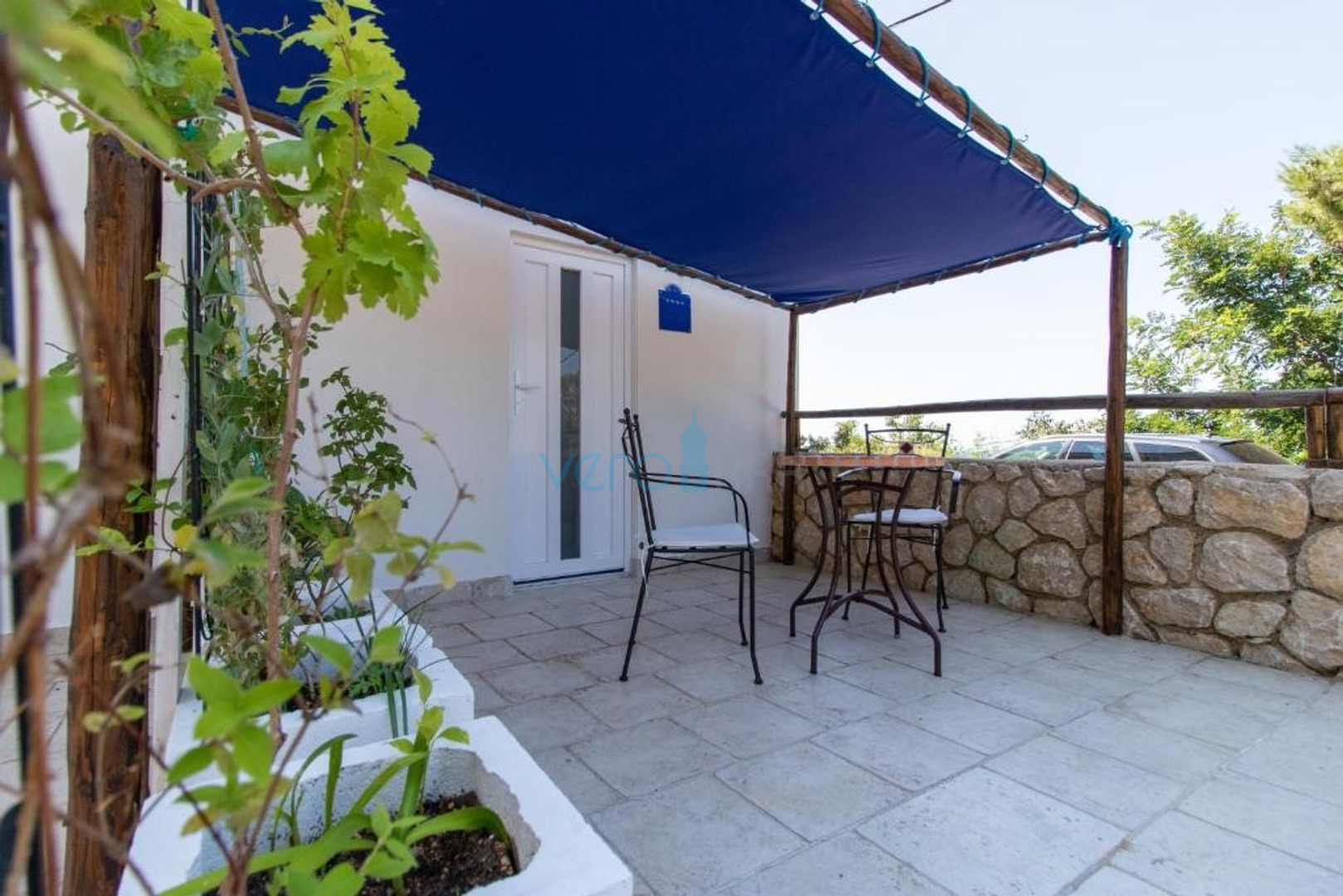 Otok Krk, Stara Baška, samostojeća kuća, 4 apartmana,  otvoreni pogled na more, prodaja