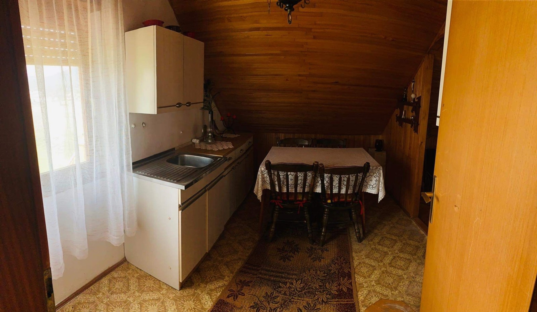 Gorski kotar, Mrkopalj, Samostojeća katnica na zelenoj okućnici, prodaja
