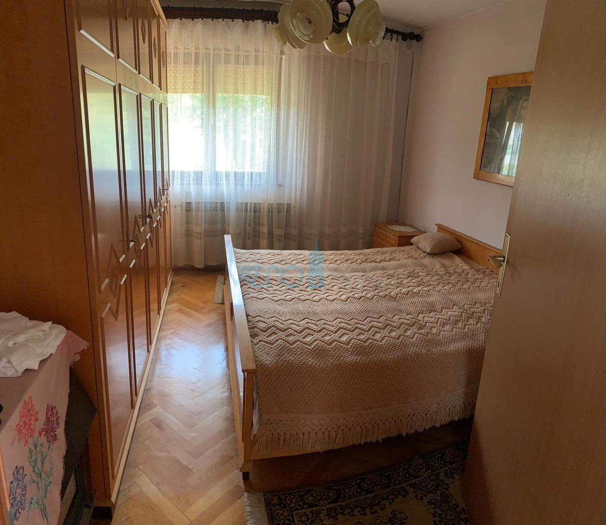 Gorski kotar, Mrkopalj, Samostojeća katnica na zelenoj okućnici, prodaja