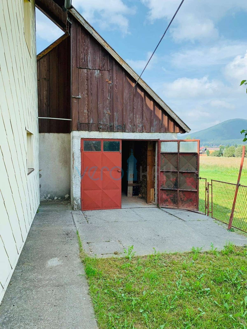 Gorski kotar, Mrkopalj, Samostojeća katnica na zelenoj okućnici, prodaja