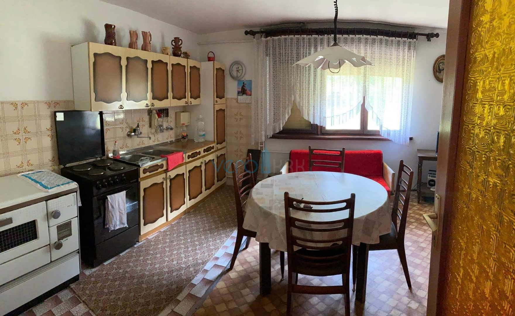 Gorski kotar, Mrkopalj, Samostojeća katnica na zelenoj okućnici, prodaja