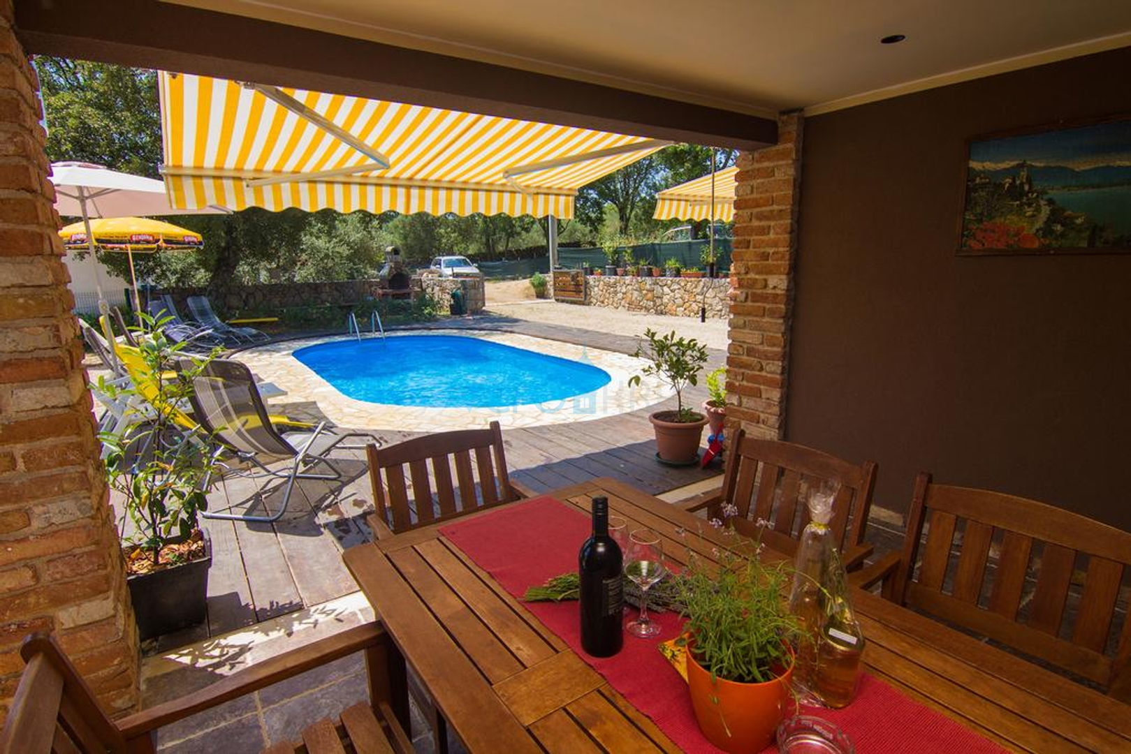 Island of Krk, surroundings, house with two apartments, swimming pool and sea view, for sale