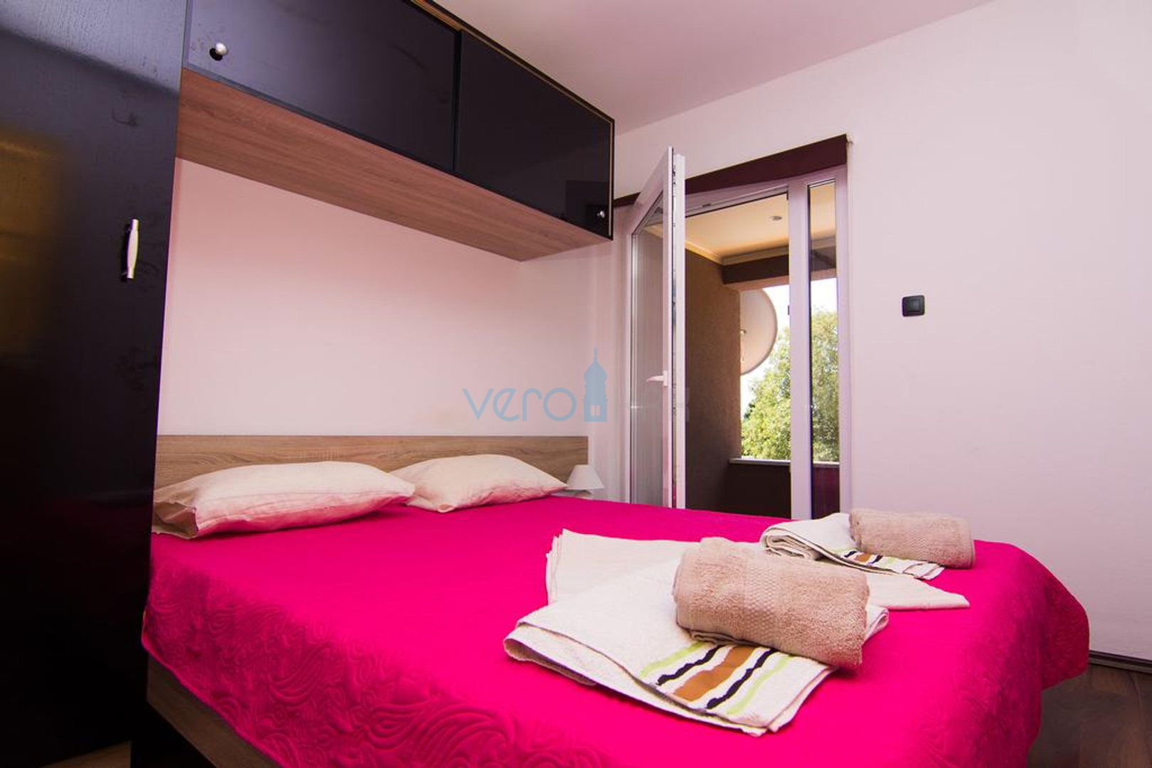 Island of Krk, surroundings, house with two apartments, swimming pool and sea view, for sale