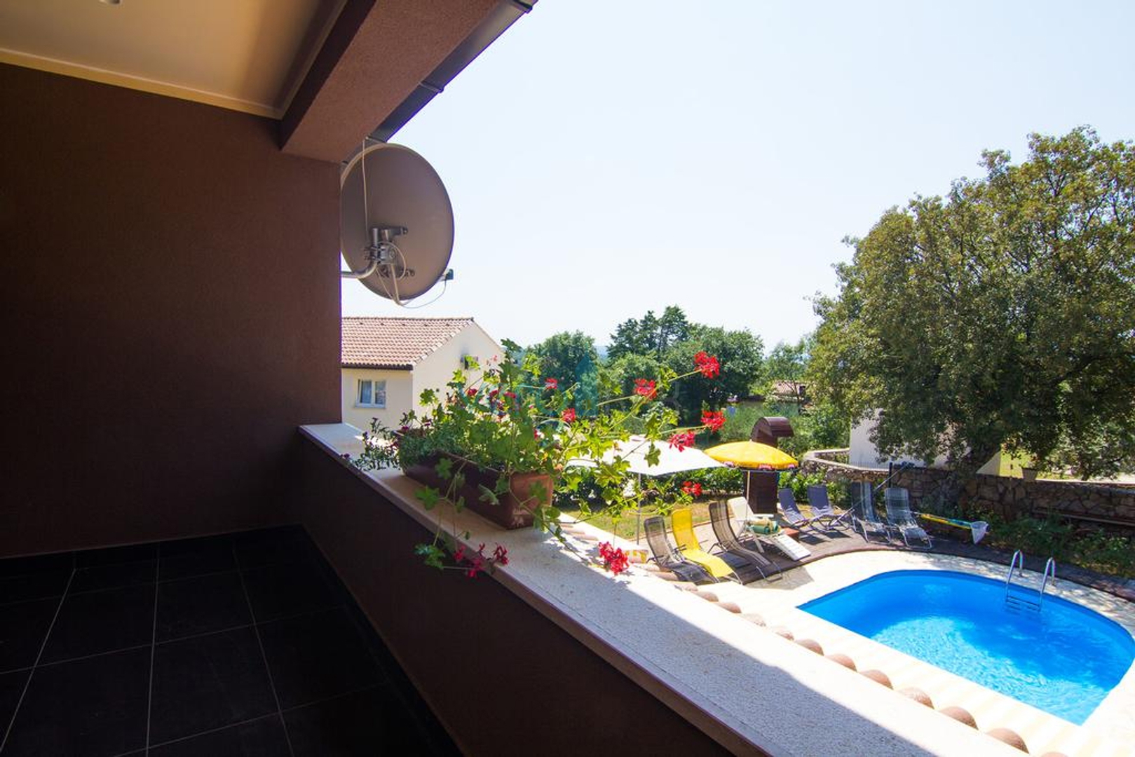 Island of Krk, surroundings, house with two apartments, swimming pool and sea view, for sale