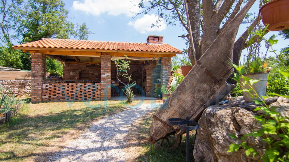 Insel Krk, Umgebung, Haus mit zwei Wohnungen, Swimmingpool und Meerblick, zu verkaufen