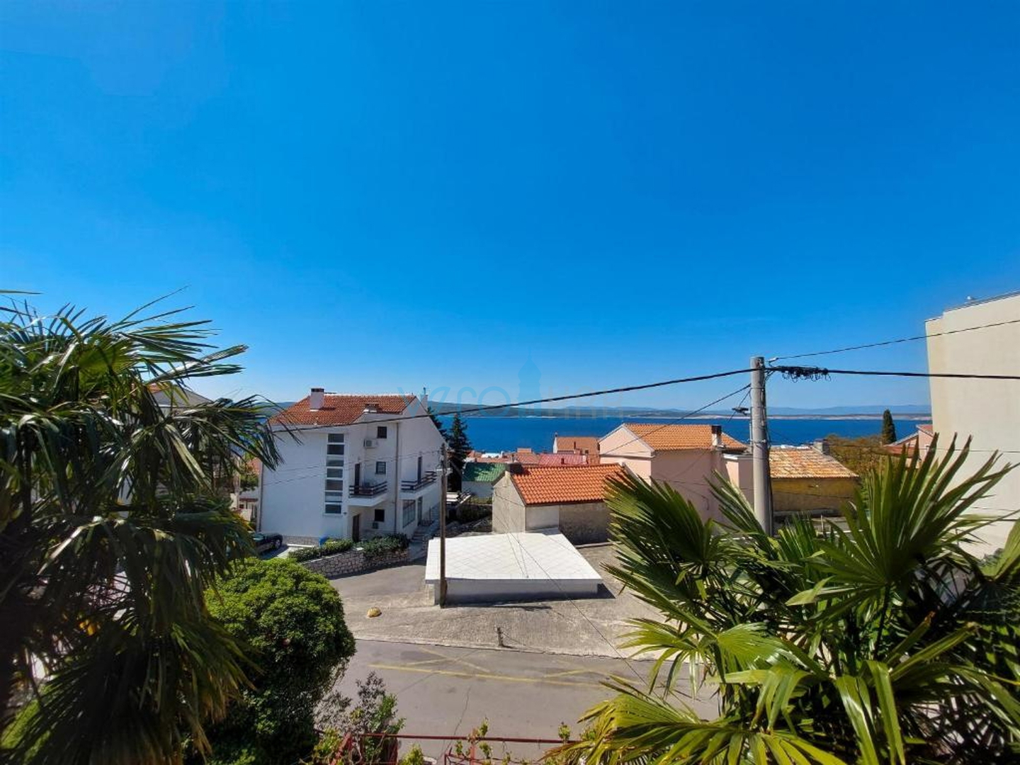 Crikvenica, a floor-through apartment with terraces and garage, 300m to the beach and the center, for sale