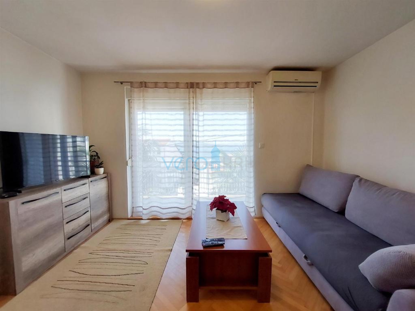 Crikvenica, a floor-through apartment with terraces and garage, 300m to the beach and the center, for sale