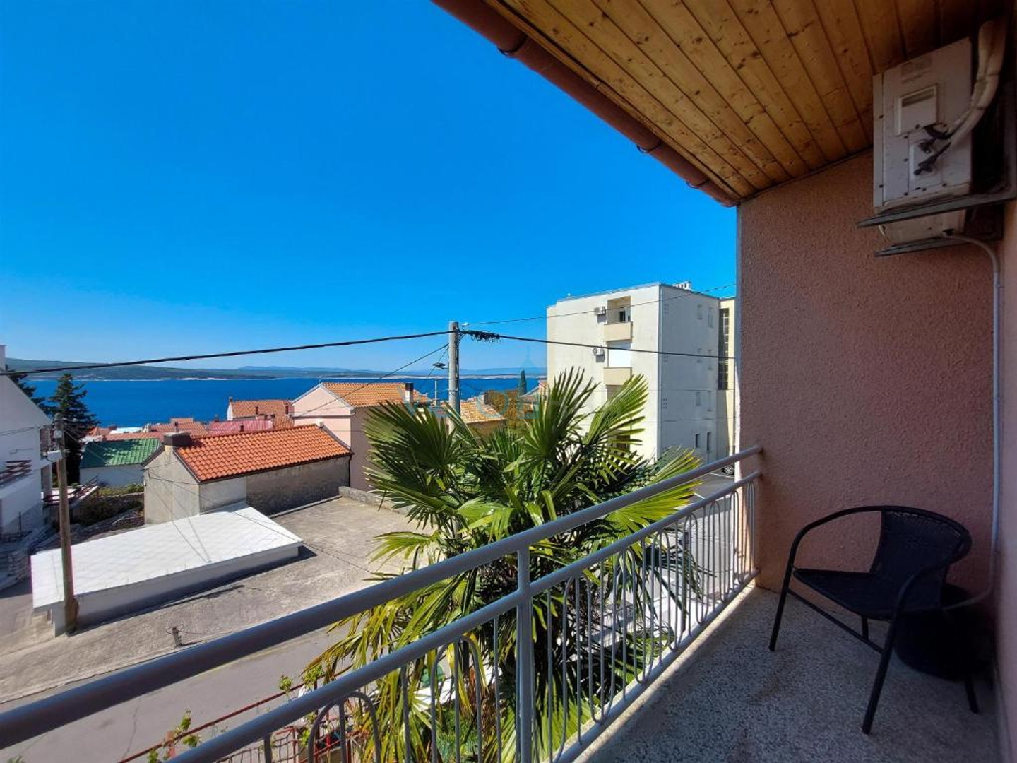 Crikvenica, a floor-through apartment with terraces and garage, 300m to the beach and the center, for sale