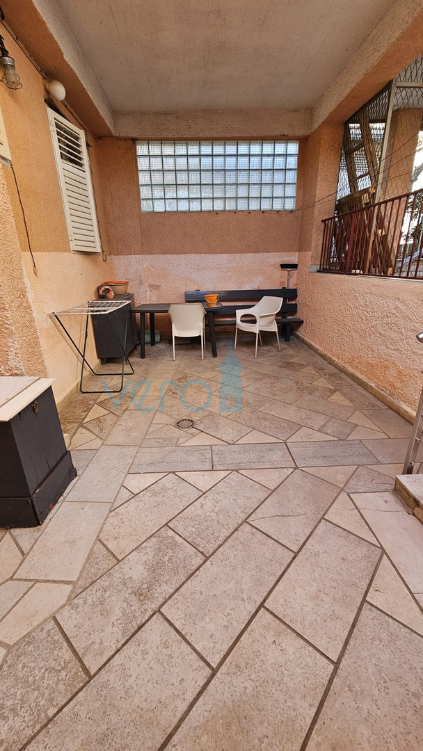 Crikvenica, a floor-through apartment with terraces and garage, 300m to the beach and the center, for sale