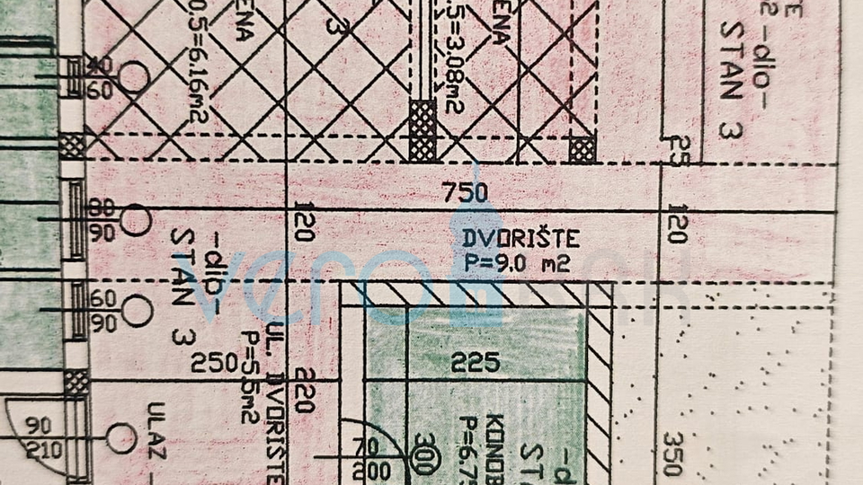 Crikvenica, Etage eines Hauses mit Terrassen und Garage, 300 m vom Strand und dem Zentrum entfernt, zu verkaufen