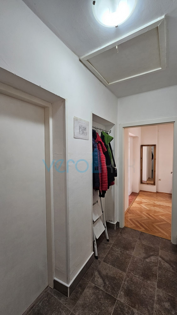 Crikvenica, a floor-through apartment with terraces and garage, 300m to the beach and the center, for sale