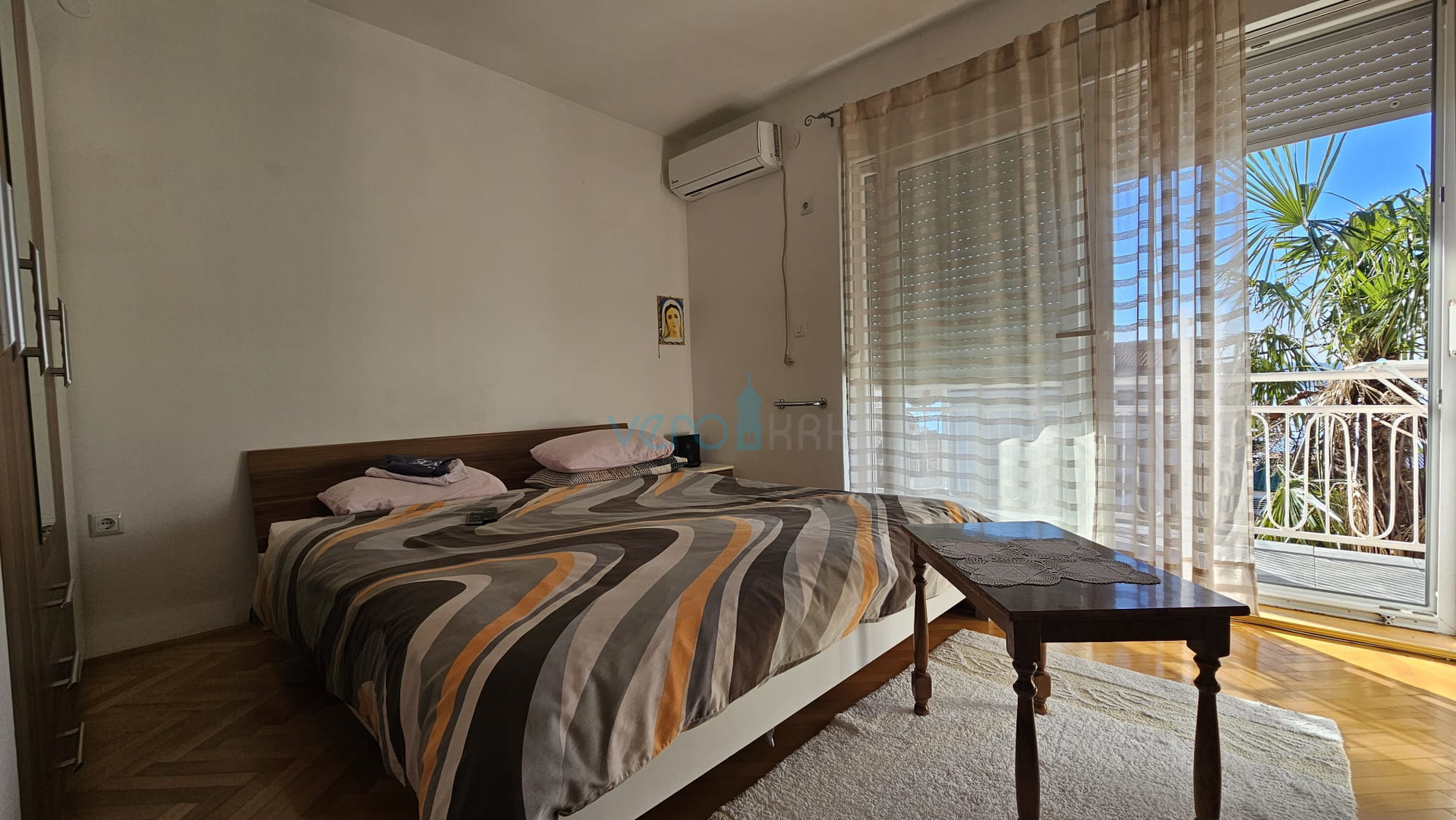 Crikvenica, a floor-through apartment with terraces and garage, 300m to the beach and the center, for sale