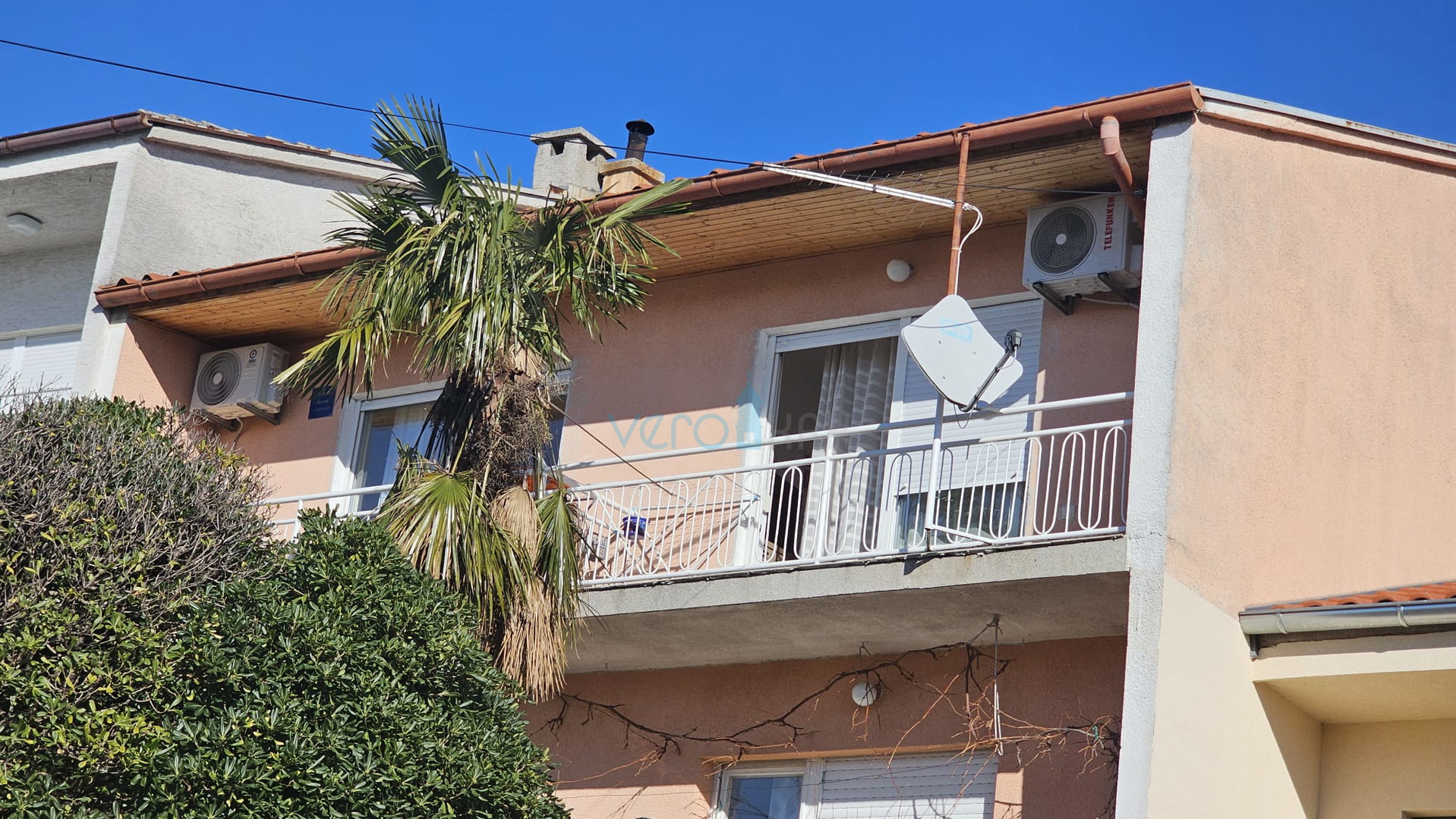 Crikvenica, a floor-through apartment with terraces and garage, 300m to the beach and the center, for sale