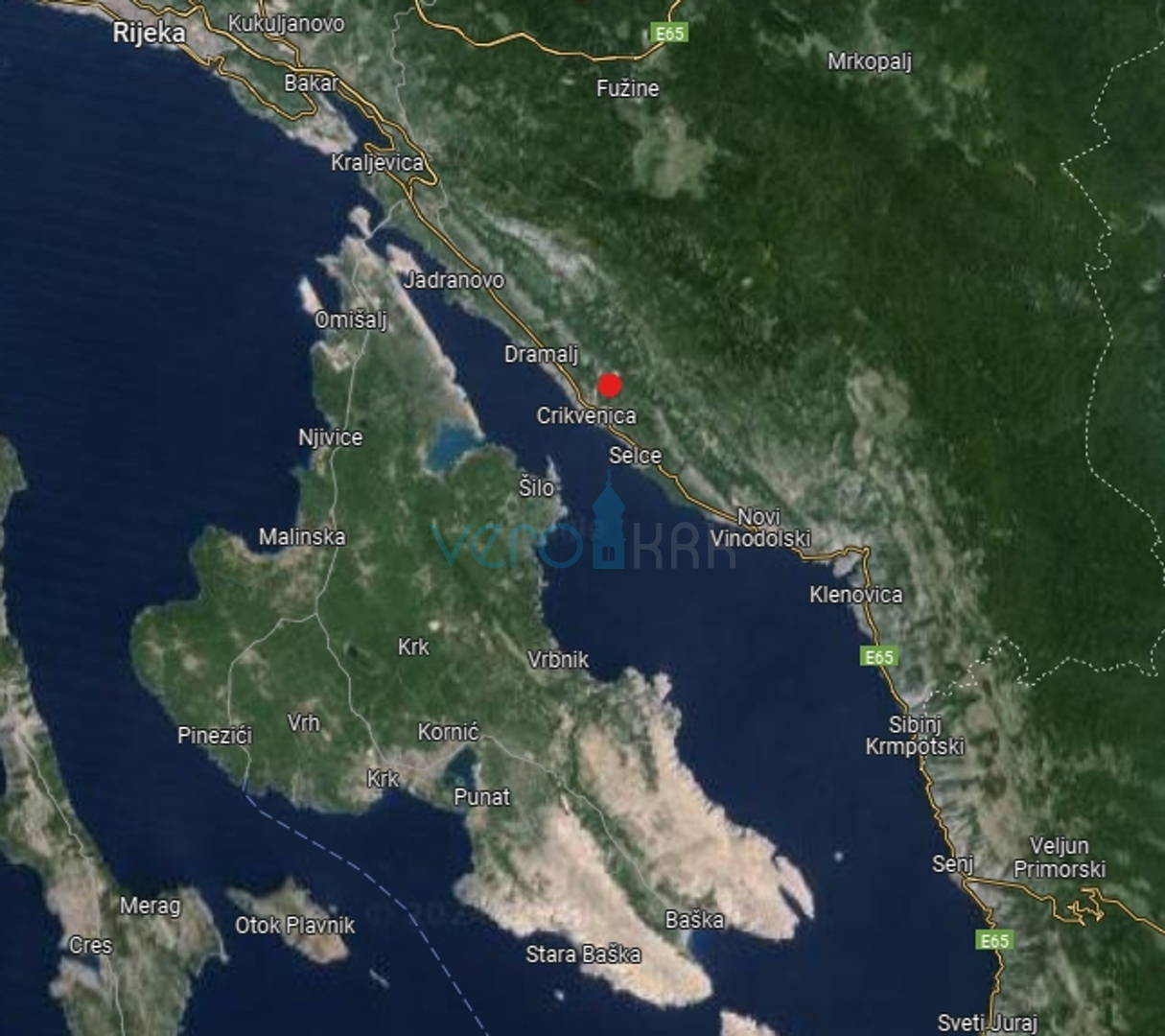 Crikvenica, a floor-through apartment with terraces and garage, 300m to the beach and the center, for sale