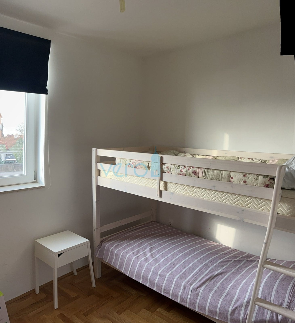 Malinska, otok Krk, prekrasan stan u prizemlju 60 m2, okućnica 40 m2, prodaja