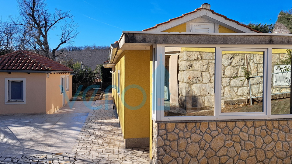 Soline Bay, Insel Krk, drei Wohnungen im Erdgeschoss, Garten, zu verkaufen