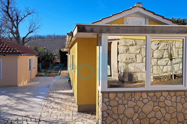 Soline Bay, Insel Krk, drei Wohnungen im Erdgeschoss, Garten, zu verkaufen