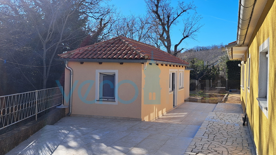 Soline Bay, Insel Krk, drei Wohnungen im Erdgeschoss, Garten, zu verkaufen