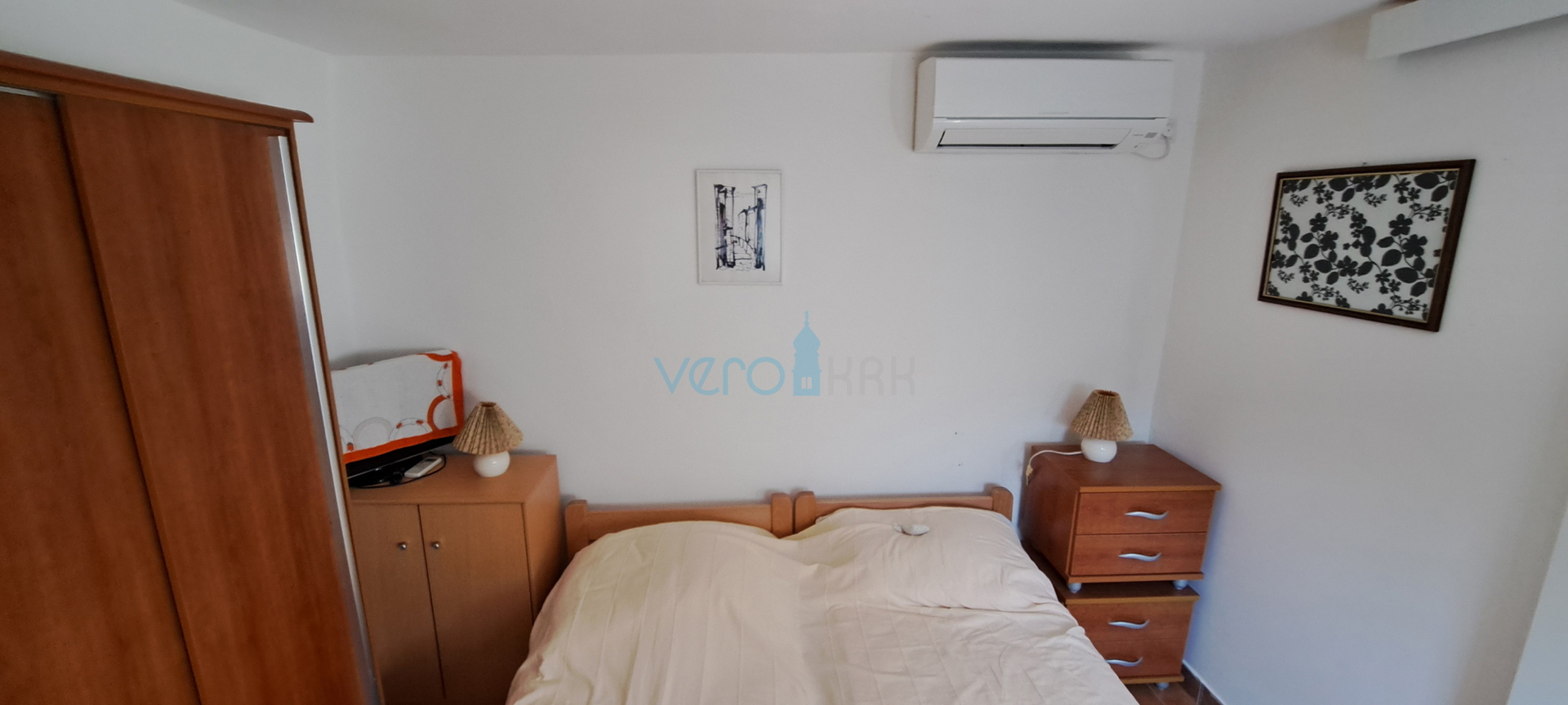 Uvala Soline, otok Krk, tri apartmana u prizemlju, okućnica, prodaja