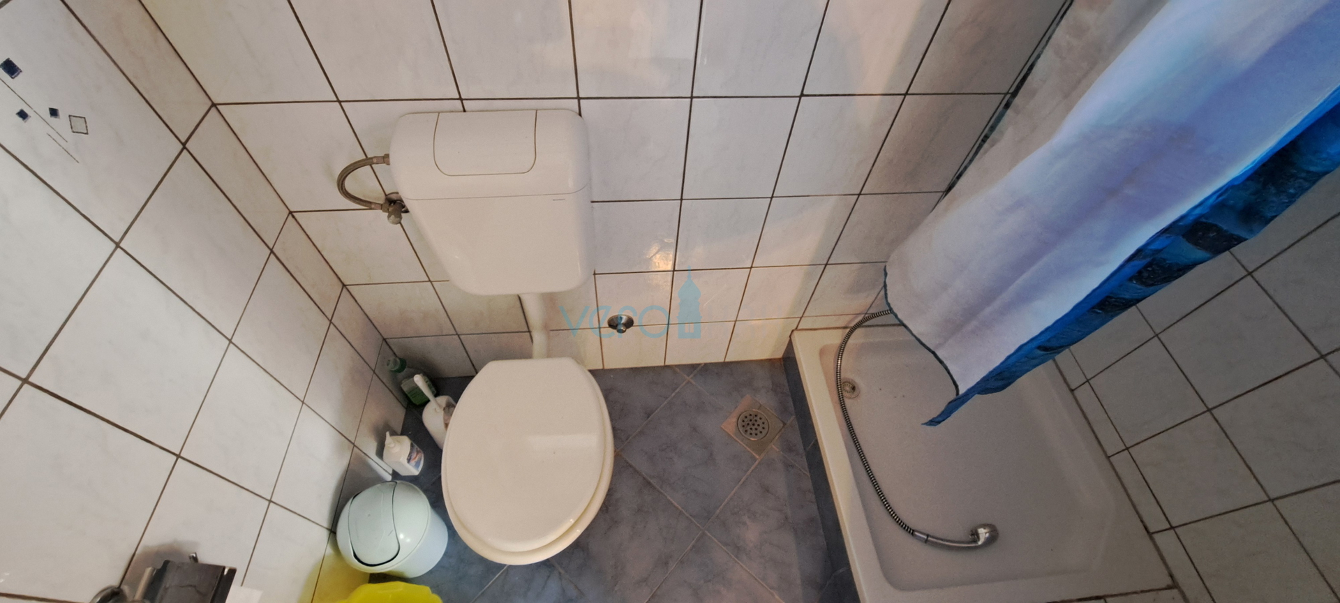 Uvala Soline, otok Krk, tri apartmana u prizemlju, okućnica, prodaja