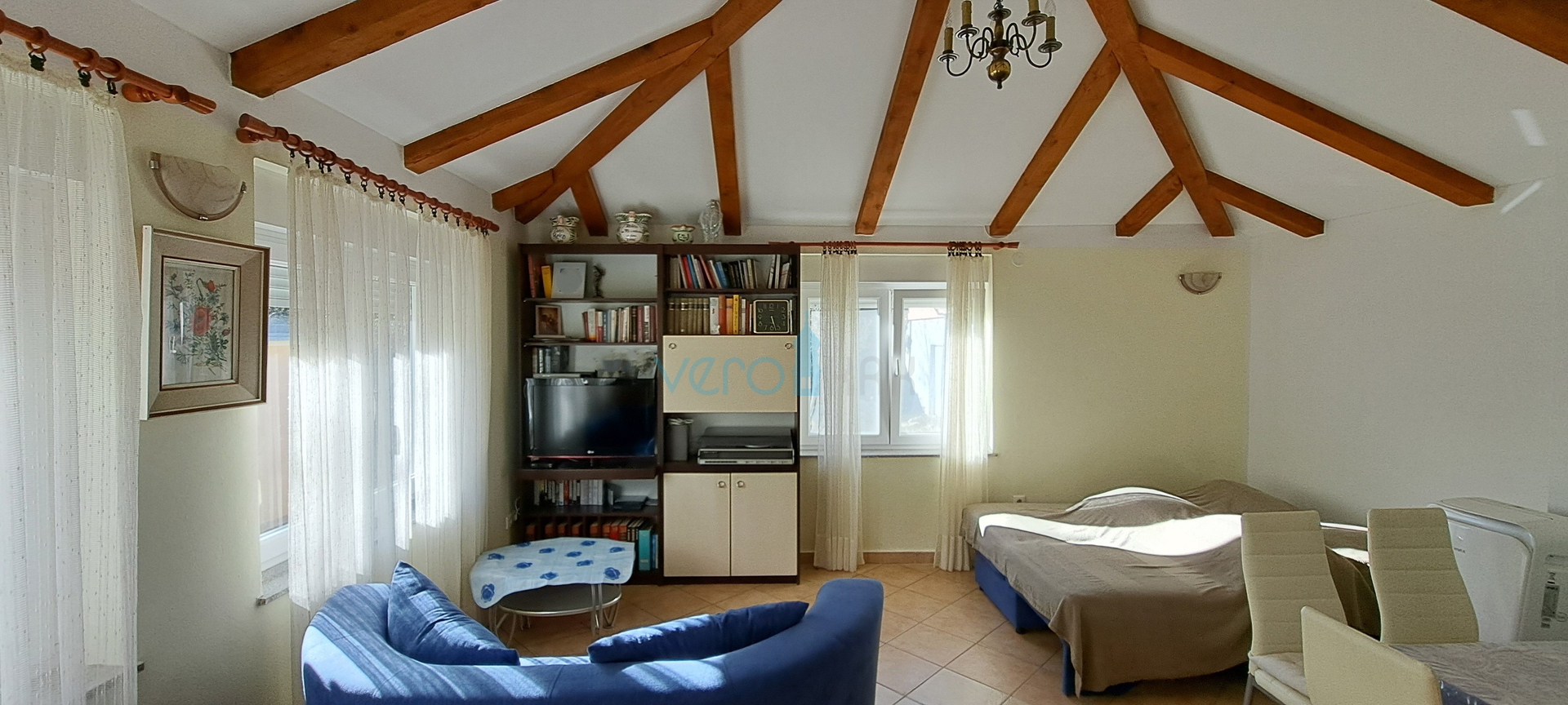 Uvala Soline, otok Krk, tri apartmana u prizemlju, okućnica, prodaja