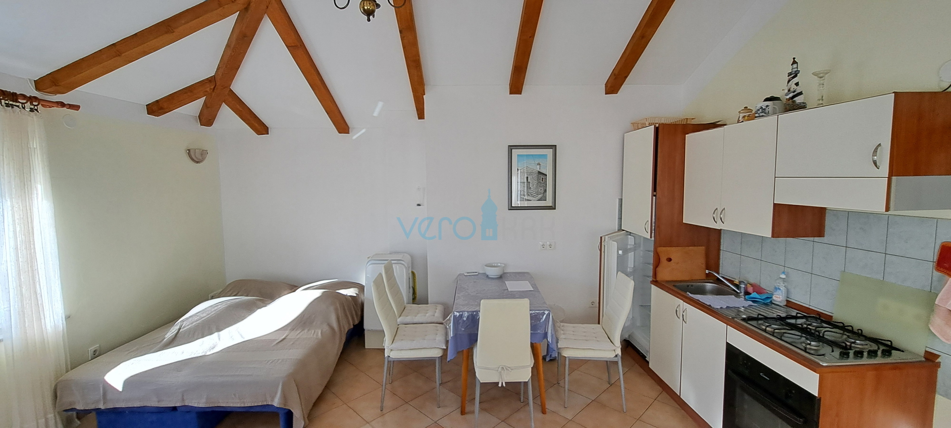 Uvala Soline, otok Krk, tri apartmana u prizemlju, okućnica, prodaja